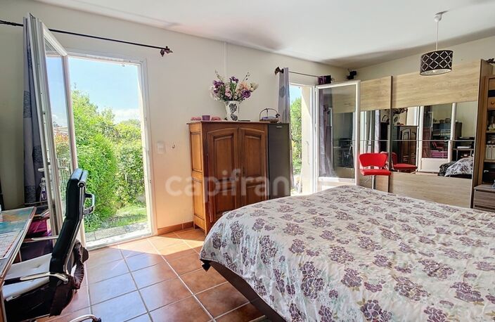 BOLLENE (84), à vendre Villa de Plain Pied 6 pièces - 4 grandes chambres - Terrain clos arboré de 1236 m² — photo 5