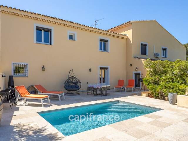 Marseille 11ème La Valentine/St Menet, Maison de 300m2 sur un Terrain de 2700m2 avec deux piscines, dépendances et garages — photo du bien