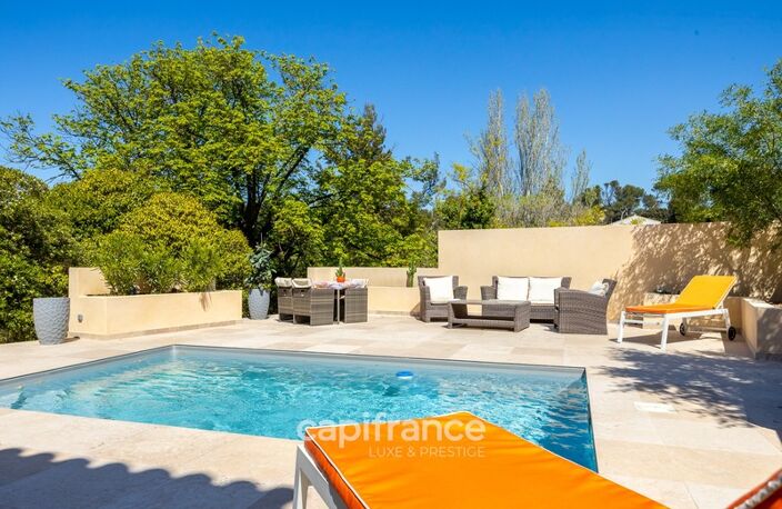 Marseille 11ème La Valentine/St Menet, Maison de 300m2 sur un Terrain de 2700m2 avec deux piscines, dépendances et garages — photo 3