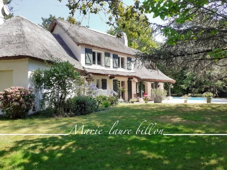 Maison à vendre 6 pièces NOTRE DAME DE RIEZ (85), 200 m2 habitable, 4960 m2 de terrain, piscine et annexes — photo 1