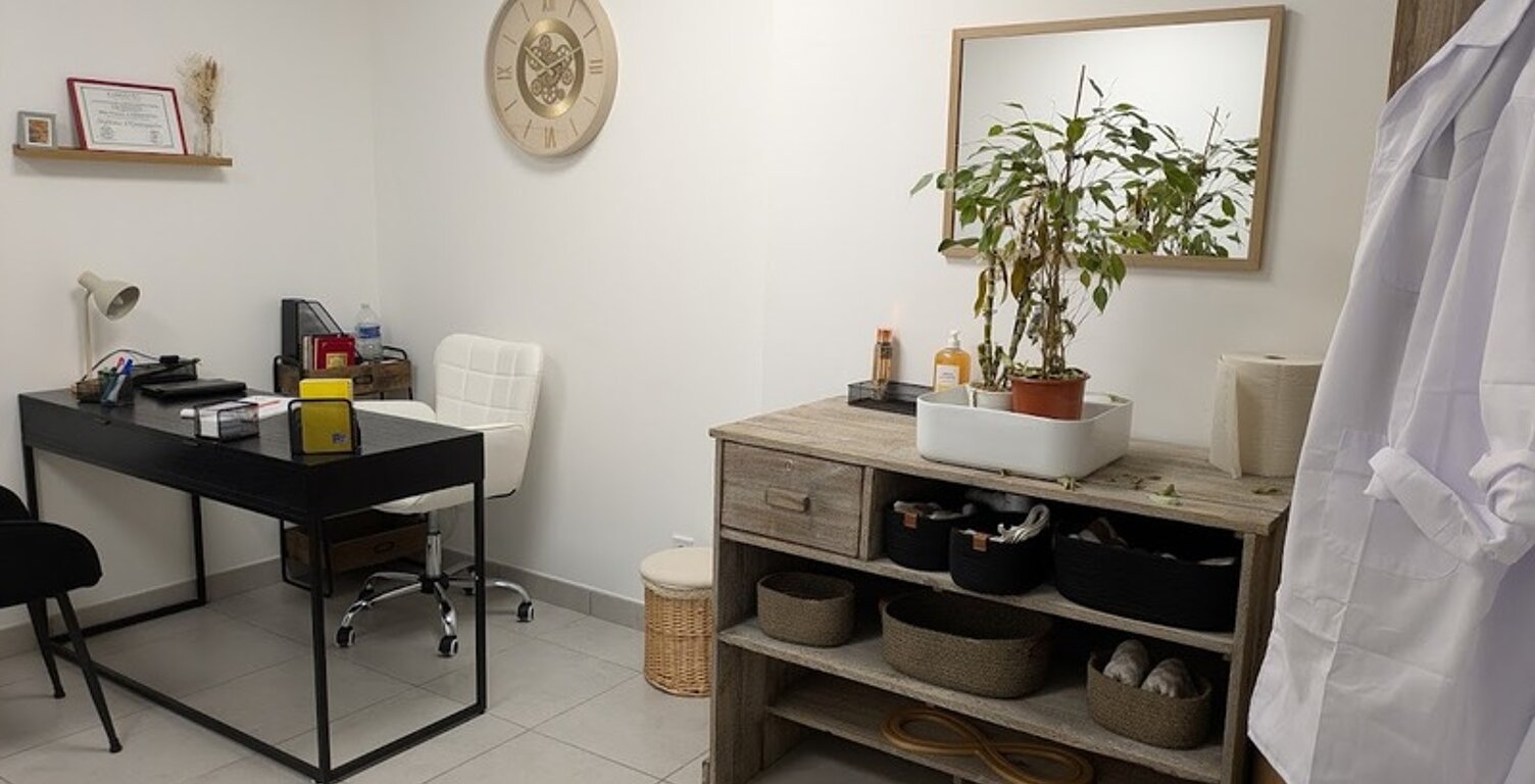 Dpt Isère (38), à vendre BOURGOIN JALLIEU Locaux commerciaux 115 m² — photo 1