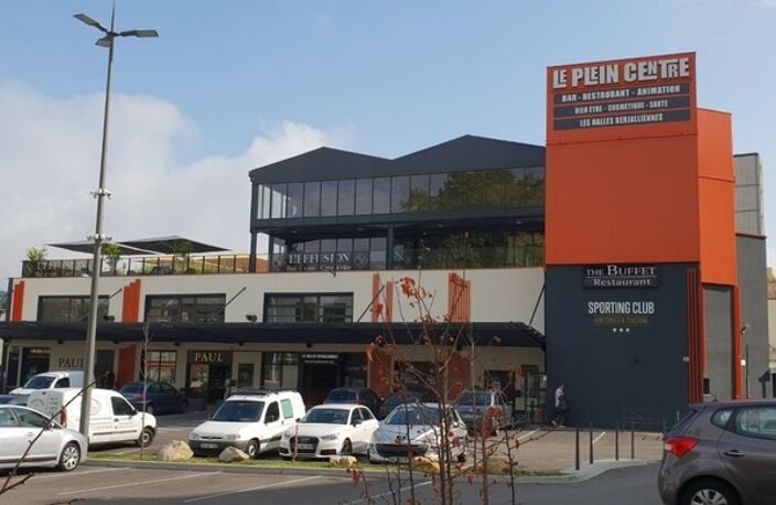 Dpt Isère (38), à vendre BOURGOIN JALLIEU Locaux commerciaux 115 m² — photo 2