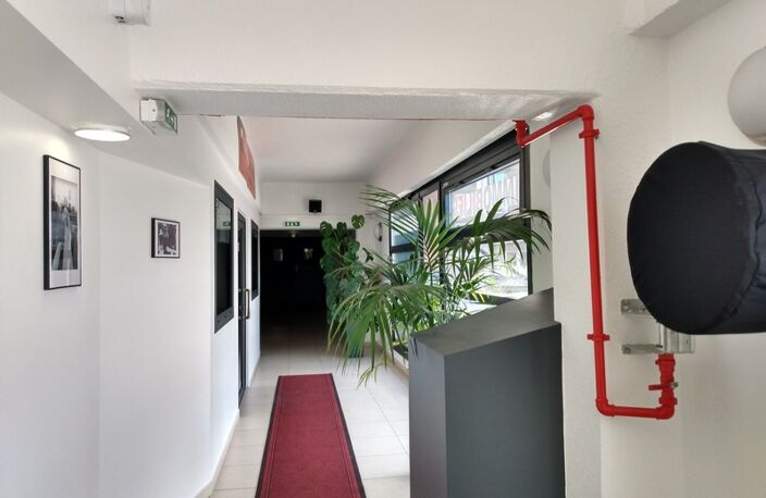 Dpt Isère (38), à vendre BOURGOIN JALLIEU Locaux commerciaux 115 m² — photo 3