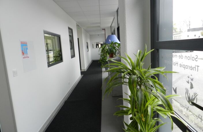 Dpt Isère (38), à vendre BOURGOIN JALLIEU Locaux commerciaux 115 m² — photo 4