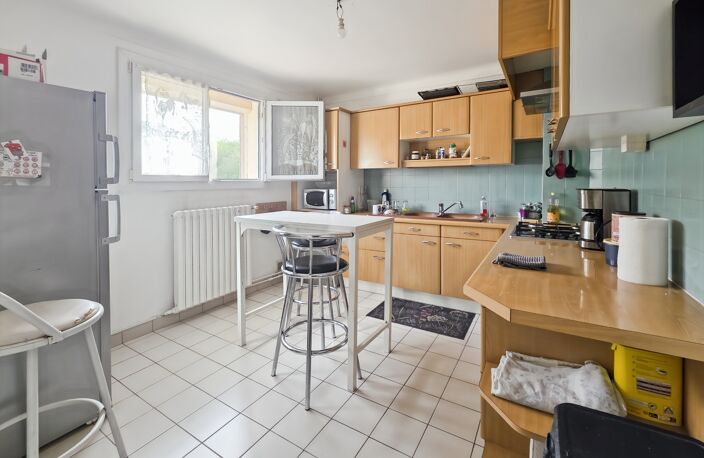 MONTMOROT – Maison indépendante 3 chambres avec jardin, sous-sol complet, 2 garages et dépendance — photo 4