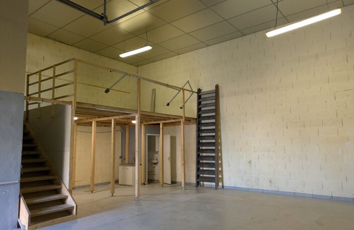 Dpt Savoie (73), à louer CHAMBERY local d'activité 110 M² — photo 2