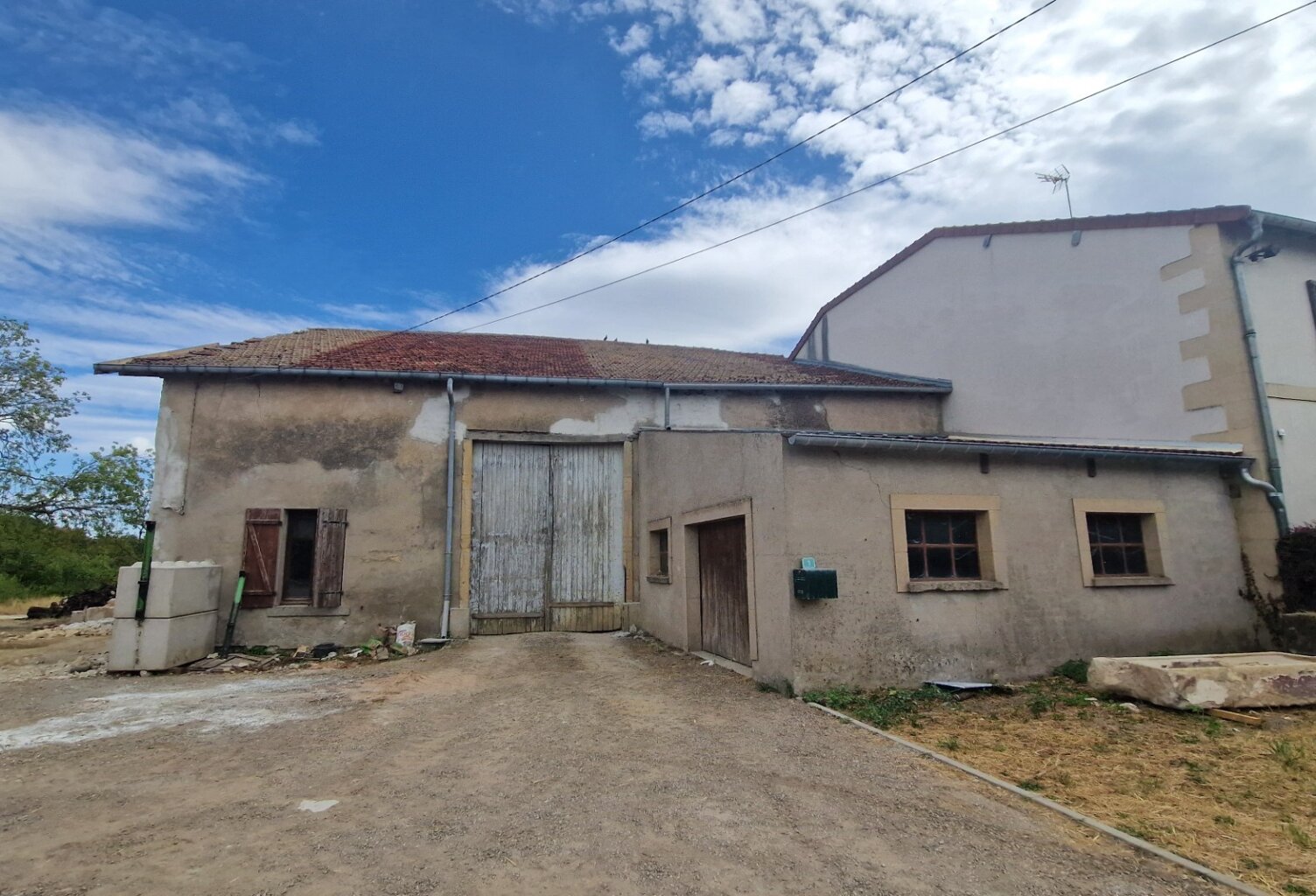MAISON À RÉHABILITER ET GRANGE 226 M2 EXPLOITABLES / GARAGES ET TERRAIN À JONVILLE-EN-WOËVRE — photo 1