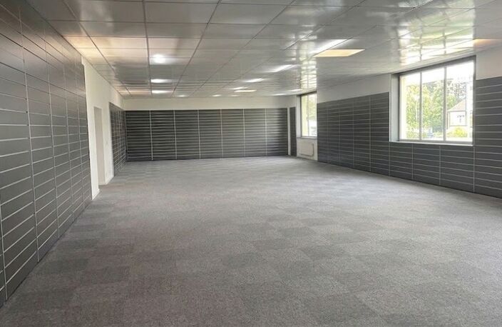 QUIMPER (29) Local/bureau à vendre local d'activité de 670 m² sur une parcelle de terrain de 7 700 m² — photo 3