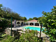 A vendre : Villa contemporaine de plain-pied avec piscine chauffée et vue montagne (Corse) — photo 2