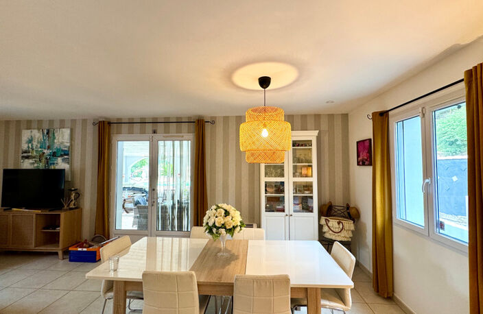A vendre : Villa contemporaine de plain-pied avec piscine chauffée et vue montagne (Corse) — photo 4