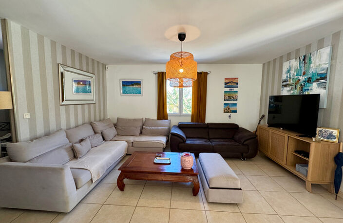 A vendre : Villa contemporaine de plain-pied avec piscine chauffée et vue montagne (Corse) — photo 5