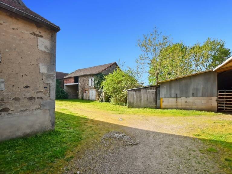 Ancienne ferme de 87 m2 à rénover avec dépendances à Collonge la Madeleine (71) — photo 1