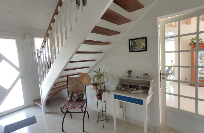 maison familiale avec hangar — photo 4