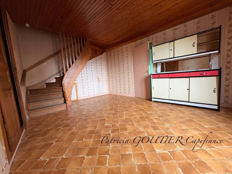 Proche de NOIRETABLE à vendre  APPARTEMENT de 68 M2 avec petit terrain non attenant — photo 1