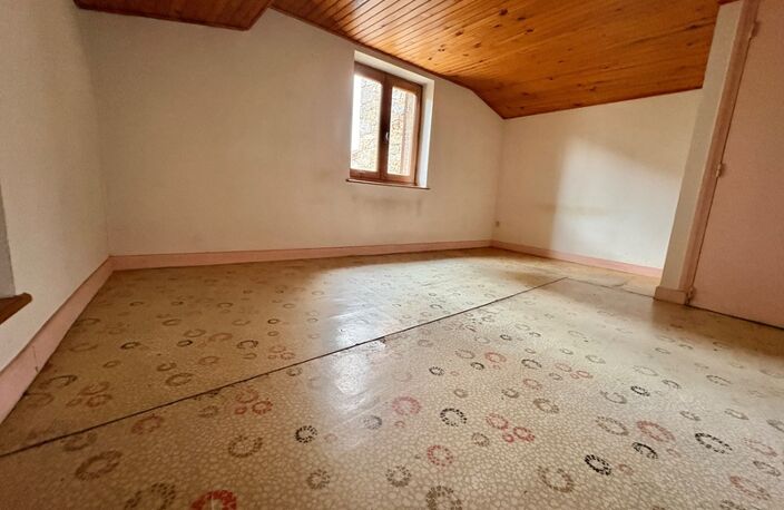 Proche de NOIRETABLE à vendre  APPARTEMENT de 68 M2 avec petit terrain non attenant — photo 5