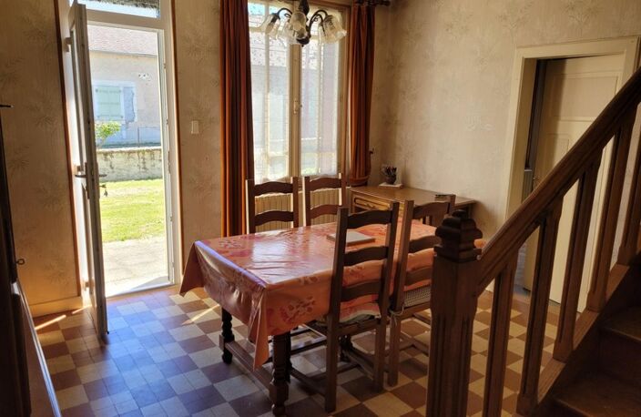 VALIGNY ( 03 ) Maison de village Beau jardin  Garage  Annexes — photo 5