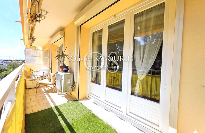 Appartement - 74m² - 2 chambres - Terrasse — photo 3