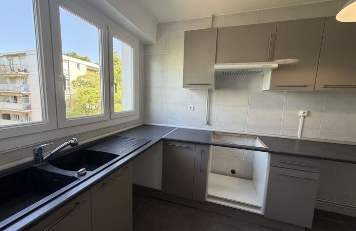 APPARTEMENT T3 DE 65m² / BALCON / CAVE / PISCINE / TENNIS — photo 4