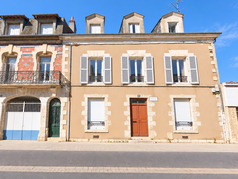 BLOIS  -  AVENUE DU PRÉSIDENT WILSON -   GRAND APPARTEMENT — photo 1