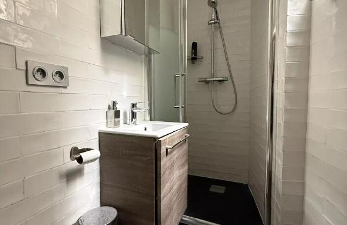 Adresse recherchée – Souplex avec lumière naturelle, rue Duvivier — photo 4