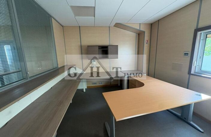 ENTREPOT BUREAU 400M² A VAUX LE PENIL A LA VENTE — photo 4