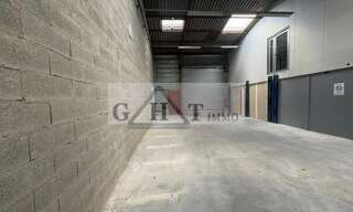 Local industriel  400 m² à louer à Vaux-le-Pénil (77000)