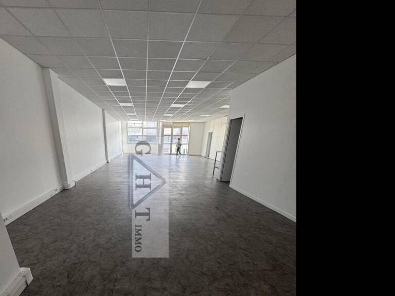 À LOUER 395M² D'ATELIER DE FABRICATION À PARIS 19 — photo 1