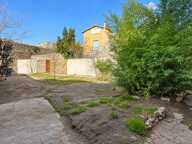 PRADES-Maison de ville- spacieuse avec jardin — photo 2