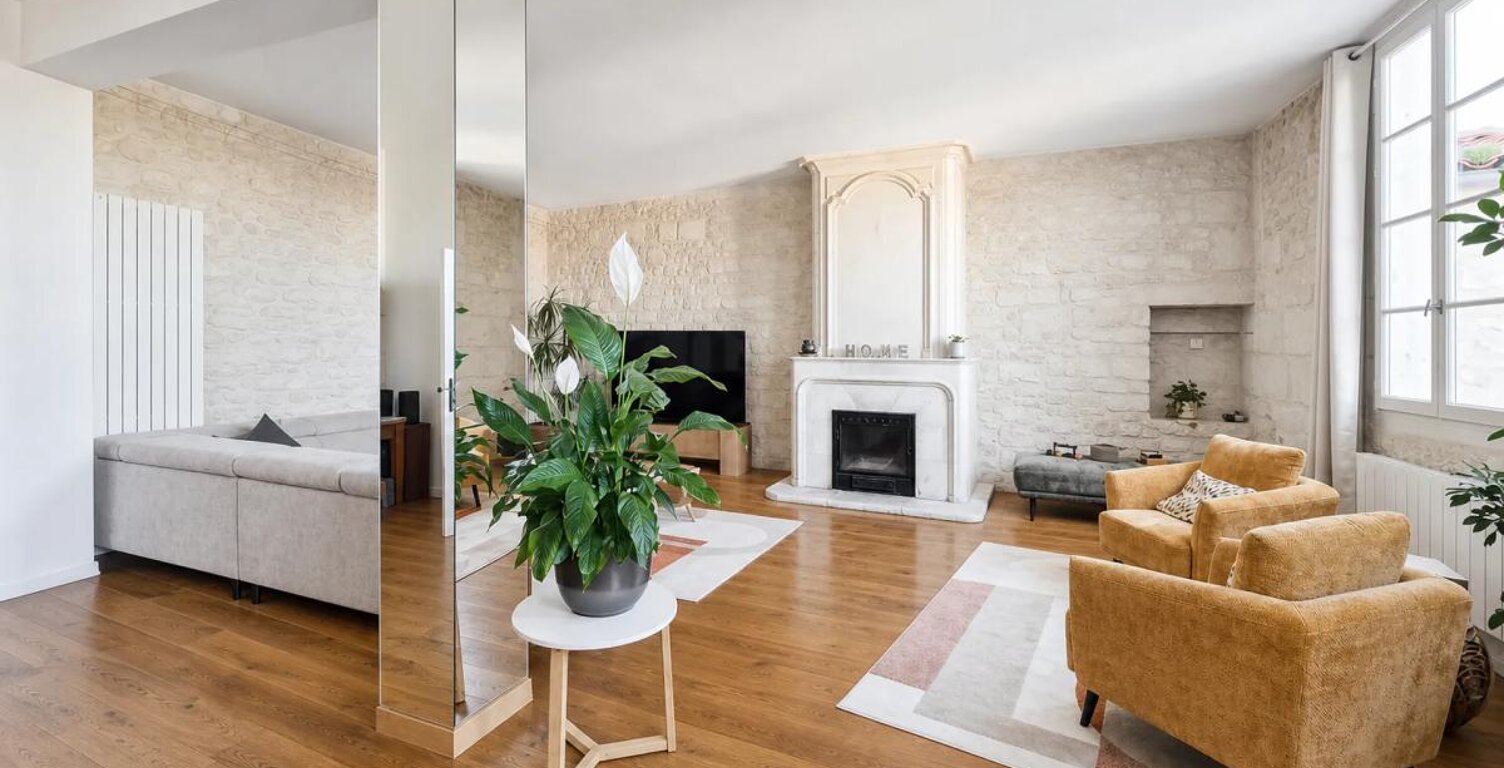 Spacieux duplex 181 m² avec cachet historique - Saintes — photo 1