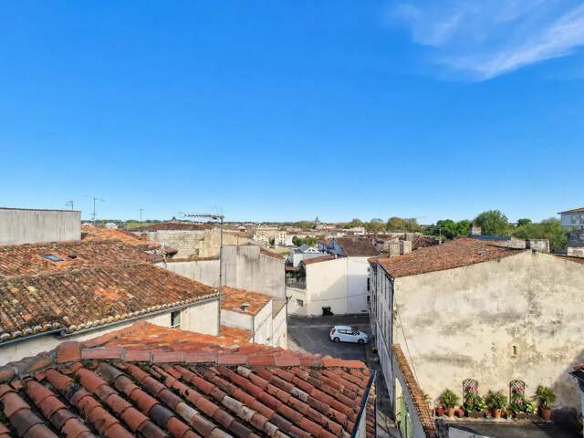 Spacieux duplex 181 m² avec cachet historique - Saintes — photo du bien