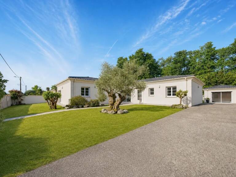 Maison louée 10 pièces 180 m² à Parempuyre — photo 1