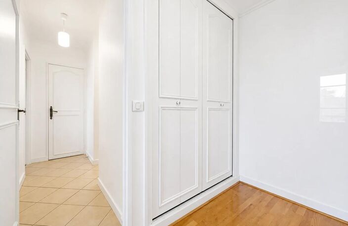 Lumineux T4 refait à neuf à Champigny avec parking en option — photo 5