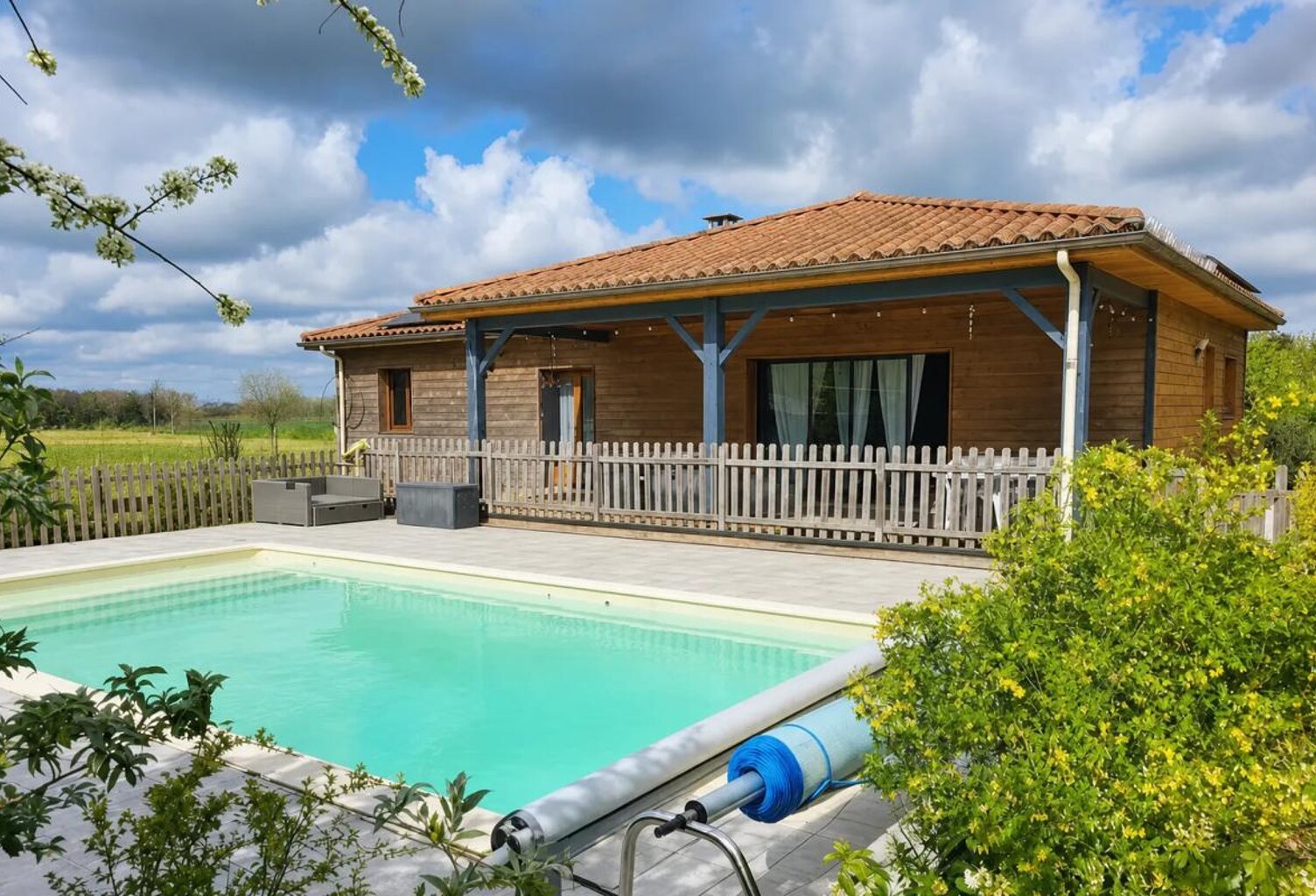 Maison écoresponsable avec piscine à Aussac-Vadalle — photo 1