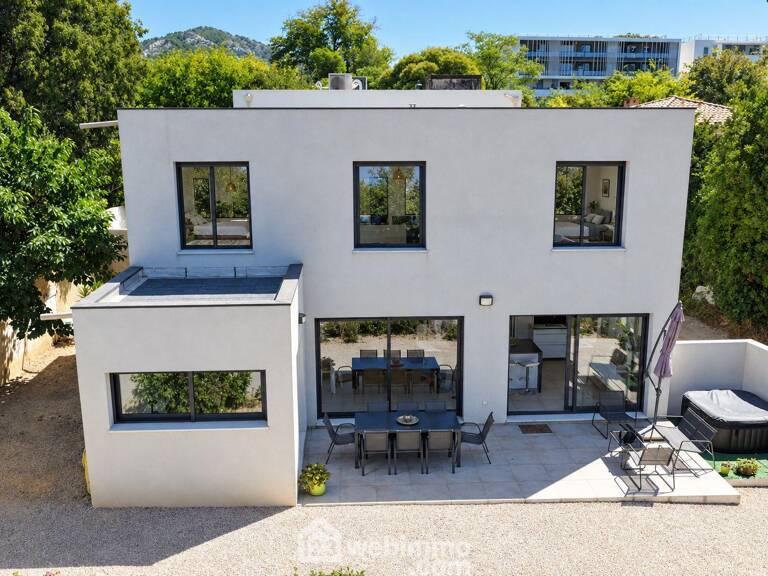 Villas - 141m² - Marseille — photo 1