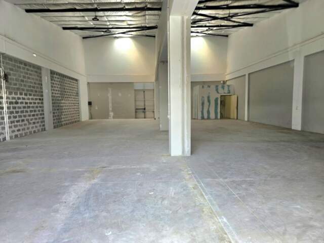 1- LOCAL COMMERCIAL - SHOWROOM - BEL AIR, ST-LOUIS — photo du bien