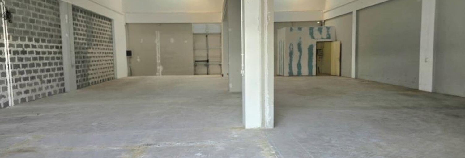 Commerce  286 m² à louer à Saint-Louis (97450)