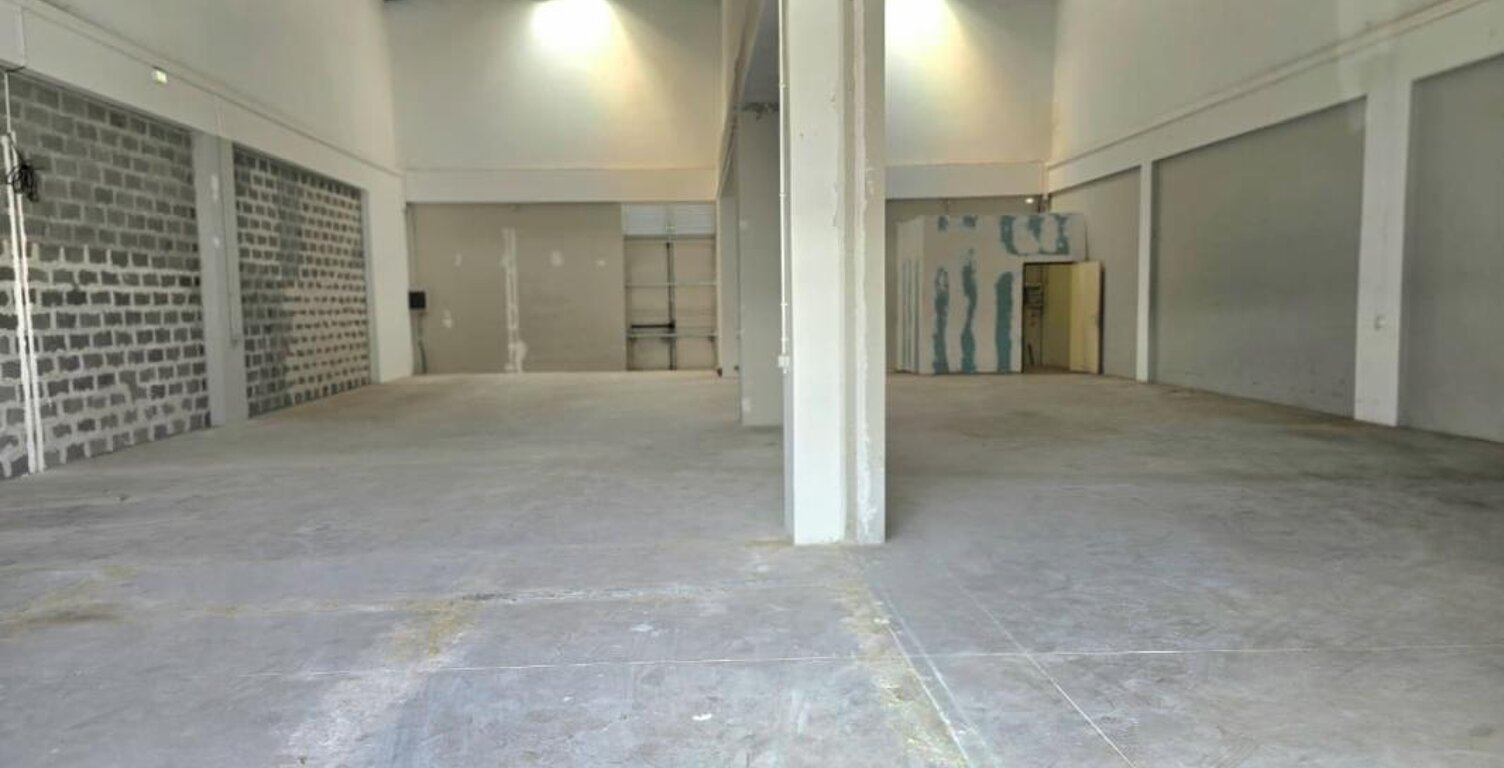 1- LOCAL COMMERCIAL - SHOWROOM - BEL AIR, ST-LOUIS — photo 1