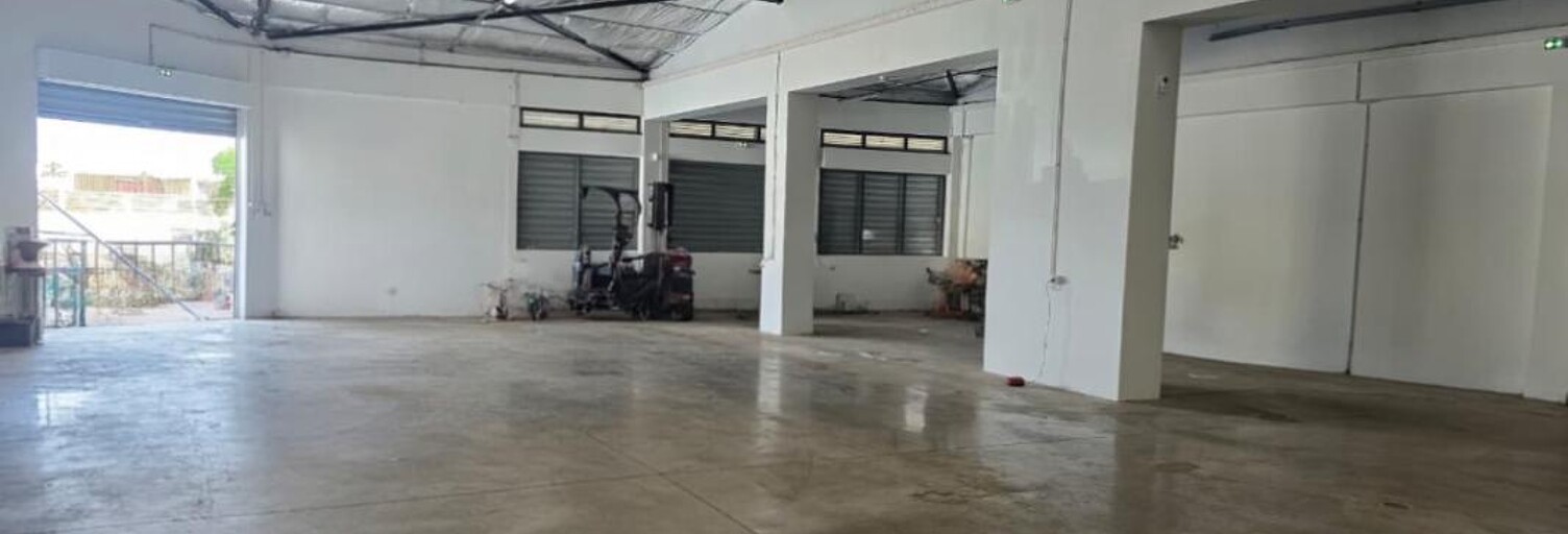 Commerce  286 m² à louer à Saint-Louis (97450)