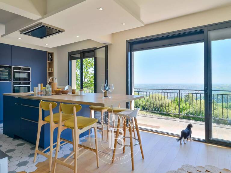Poleymieux-au-Mont-d'Or – Maison familiale – Terrain de 2020 m² - 5 chambres — photo 1