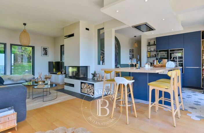 Poleymieux-au-Mont-d'Or – Maison familiale – Terrain de 2020 m² - 5 chambres — photo 2