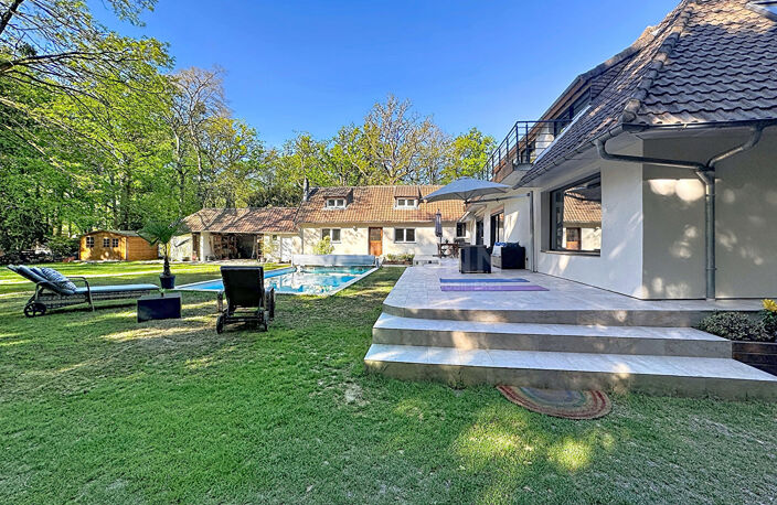 Lamorlaye, Maison- 10 pièces, 289 m² sur terrain de 2814 m², piscine — photo 2