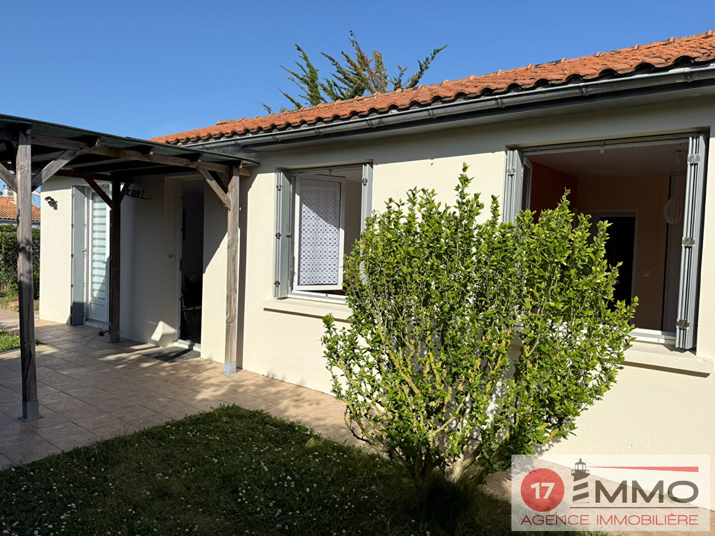 Villa / Maison  T4 à vendre Yves 17340