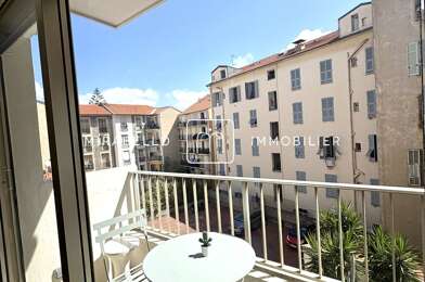 Appartement 1 pièces 790 €