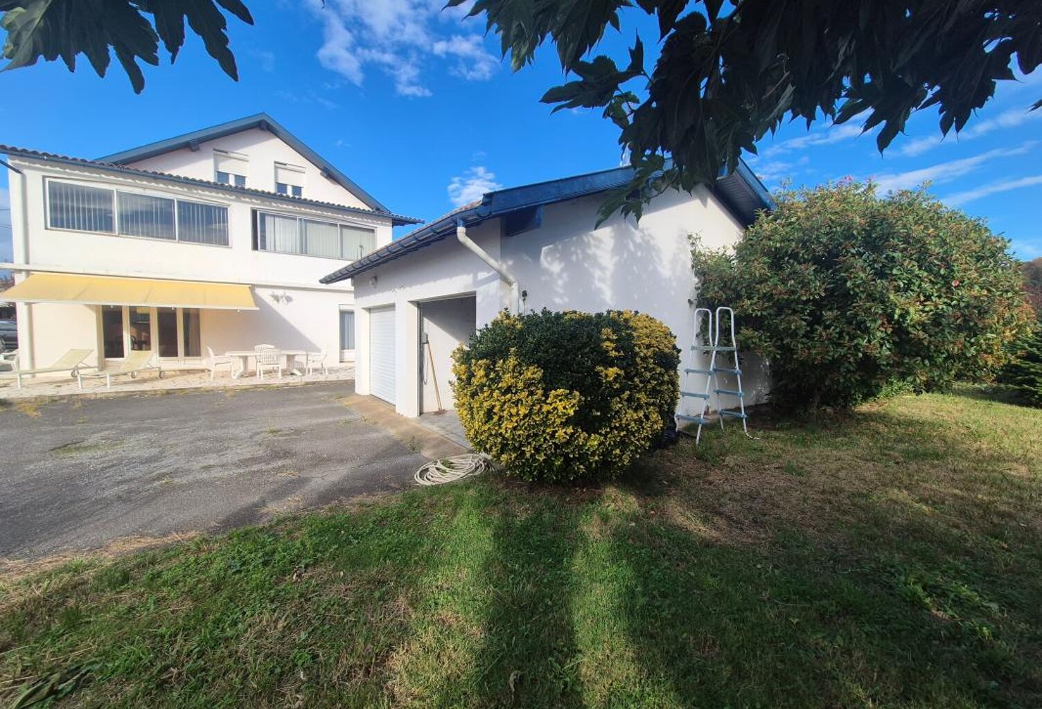 Grande maison mitoyenne 700 m2 de terrain ! — photo 1