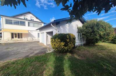 Grande maison mitoyenne 700 m2 de terrain ! — photo du bien