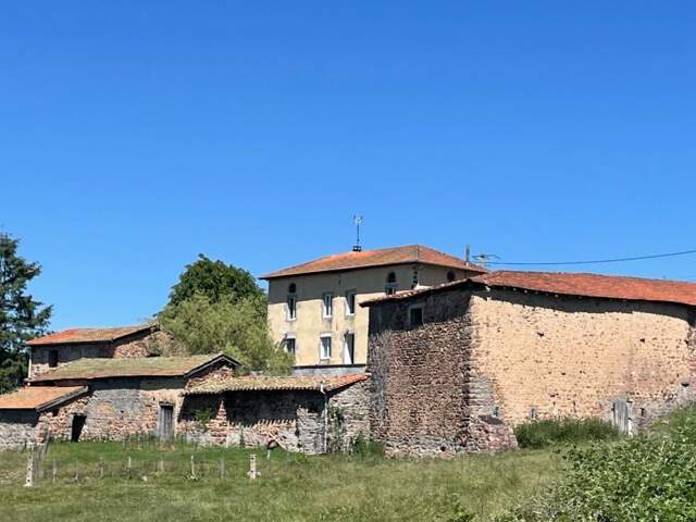 Corps de ferme  Bully avec une maison d'habitation de 107 m² rénovée — photo du bien