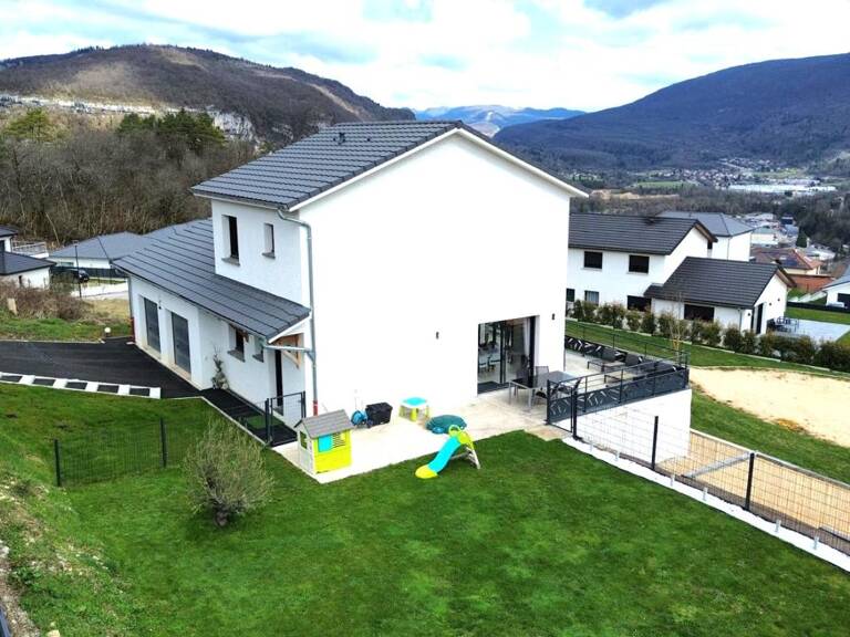 Villa de 4 chambres à Dortan avec belle vue sur le Bugey — photo 1