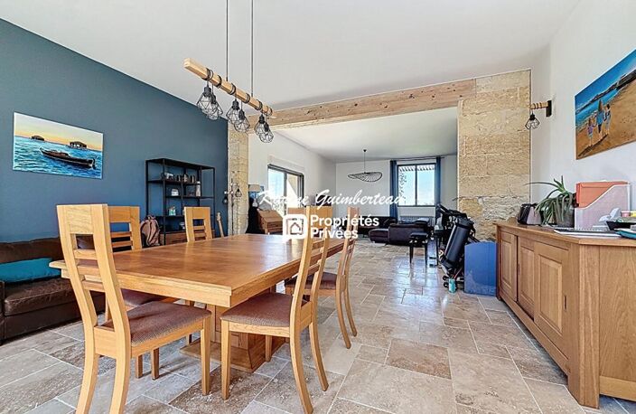 Maison familiale en pierre joliment rénovée avec piscine — photo 2