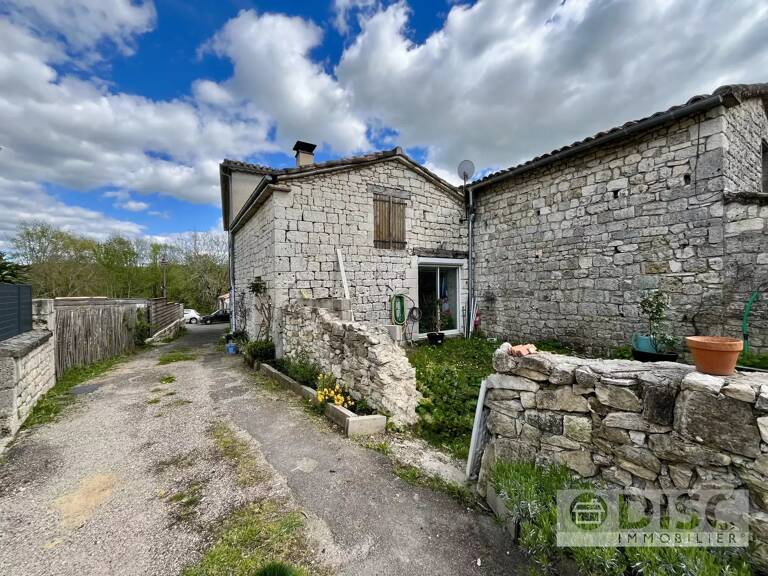 Maison de village avec jardin — photo 1