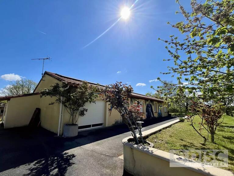 Maison de plain-pied 167 m² avec terrain de 2 000 m² — photo 1